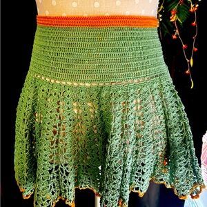 Gorgeous vintage crochet apron.  So beautiful for home decor.